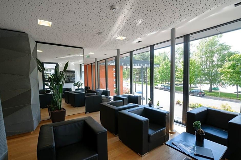 Lobby 2, Hv Tel Restaurant De L Embarcadv Re, Ain