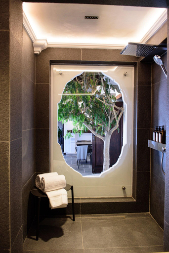 Bathroom 4, Villa Las Mil Flores, Antigua Guatemala