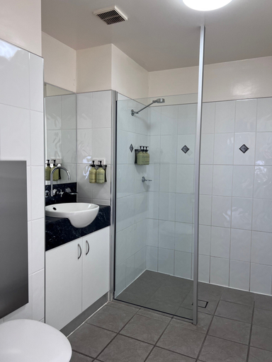 Bathroom 4,  Country Roads Motor Inn - Dysart, Broadsound