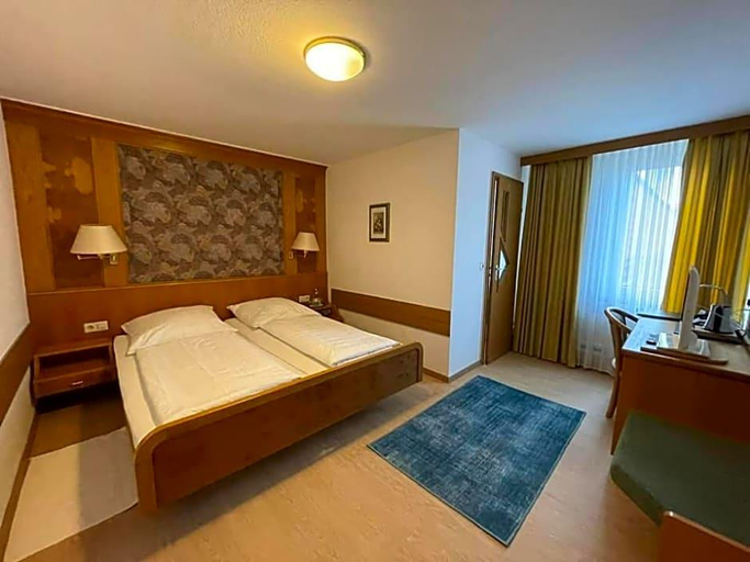 Bedroom 4, Hotel Württemberger Hof garni, Tübingen