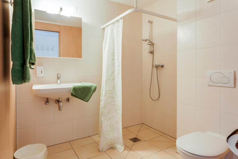 Bathroom 3, Anstatthotel Luzern Self Check In, Luzern