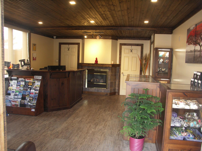 Public Area 2, Rainbow Inn, Muskoka