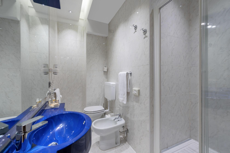 Bathroom 4, Mastino Rooms, Verona
