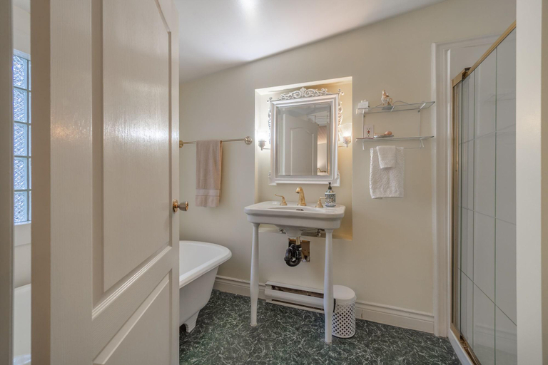 Bathroom 3, The Cottage And Castle, Cowichan Valley