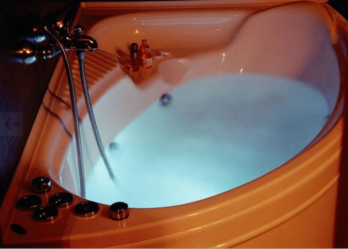 Bathroom 4, Hotel Makedonia, Central Macedonia