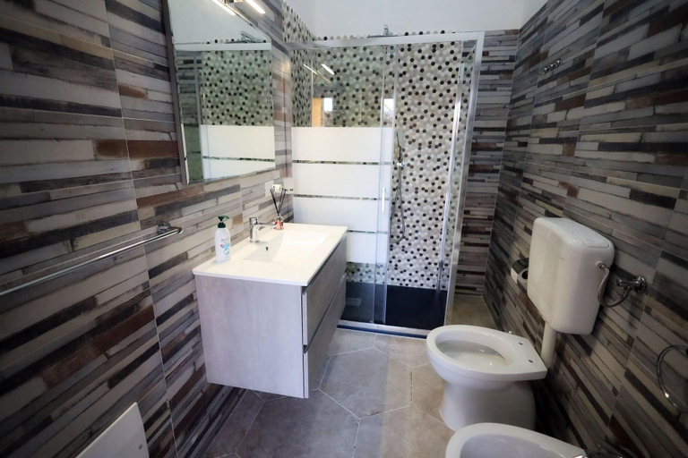 Bathroom 5, B&B REVOLUTION BED & BREAKFAST, Caserta