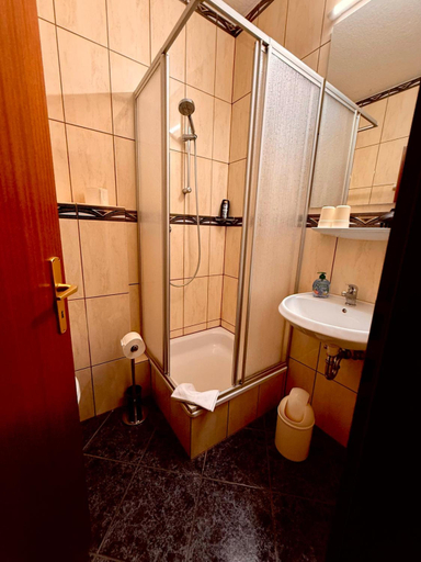 Bathroom 4, Hotel G&k, Hildesheim
