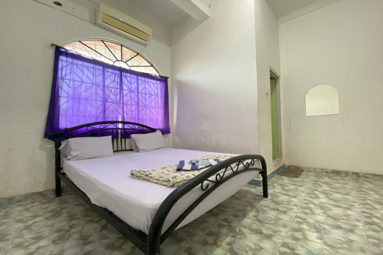 Room 3, Hotel O California, Batam