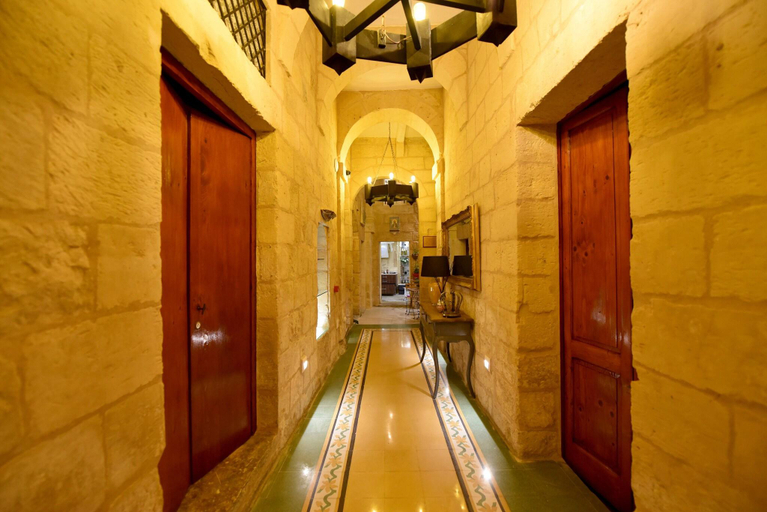 Lobby 4, The Lodge