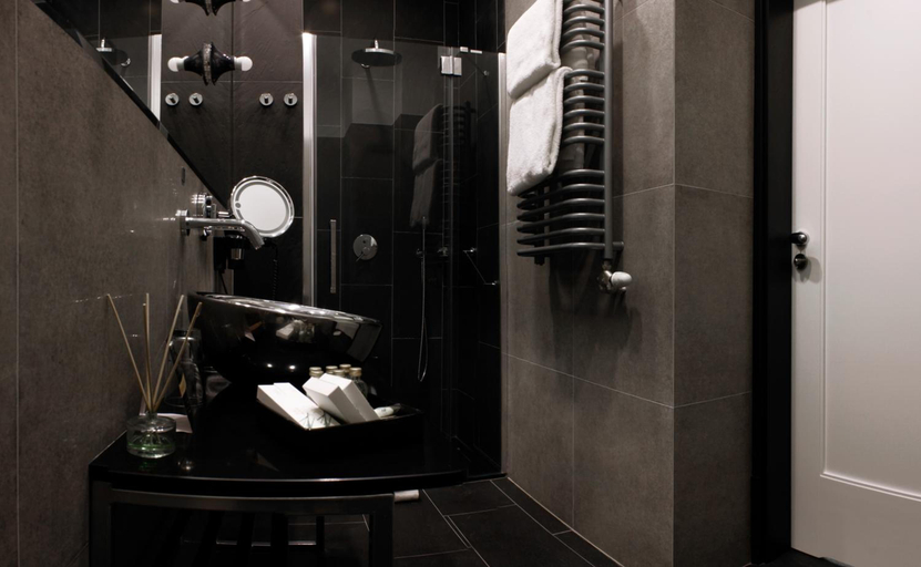 Bathroom 3, Hotel Nihil Novi, Radom City
