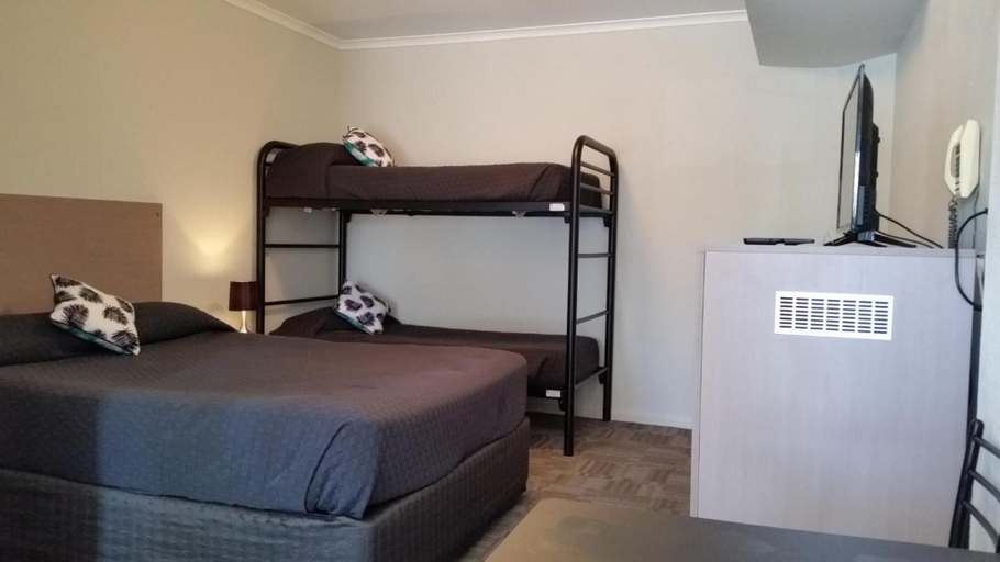 Bedroom 4, Mandurah Foreshore Motel, Mandurah