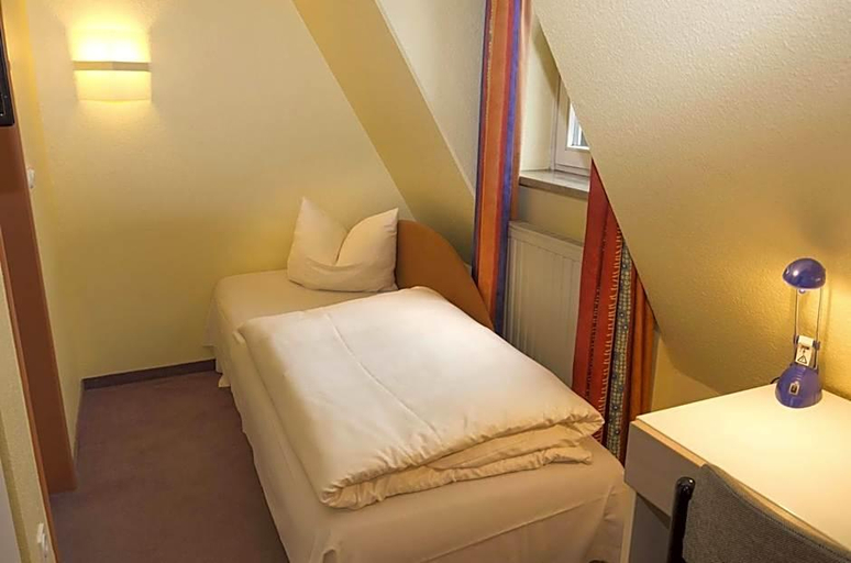 Bedroom 2, Hotel Restaurant Lohmv Hle, Bayreuth