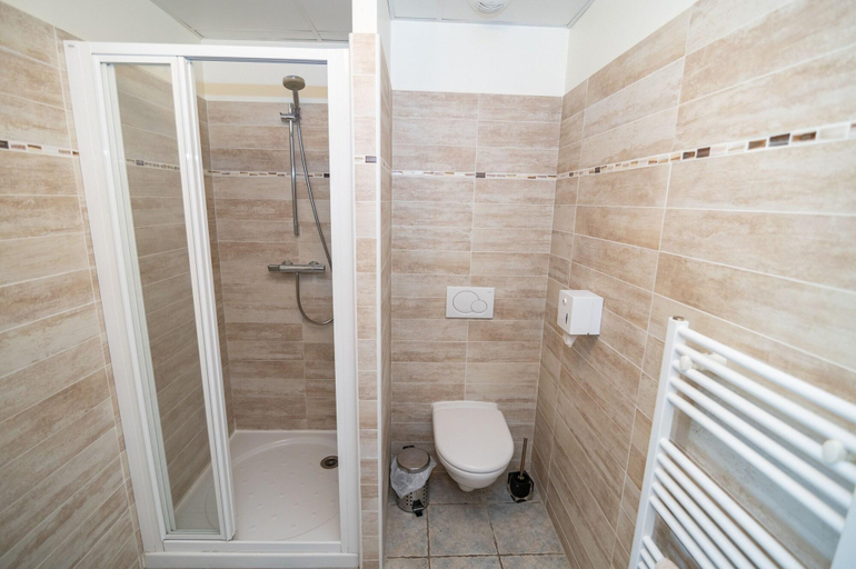 Bathroom 3, La Ferme D Auxonnettes, Seine-et-Marne