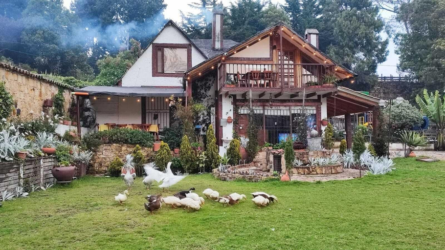 Exterior & Views