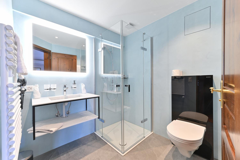 Bathroom 4, Hotel Rheinfels, Stein