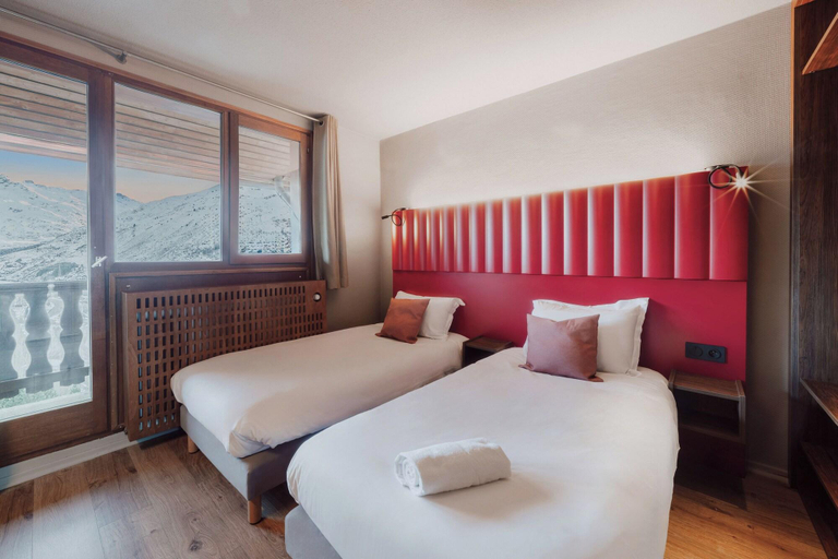 Bedroom 5, Alpeen Hotel, Savoie