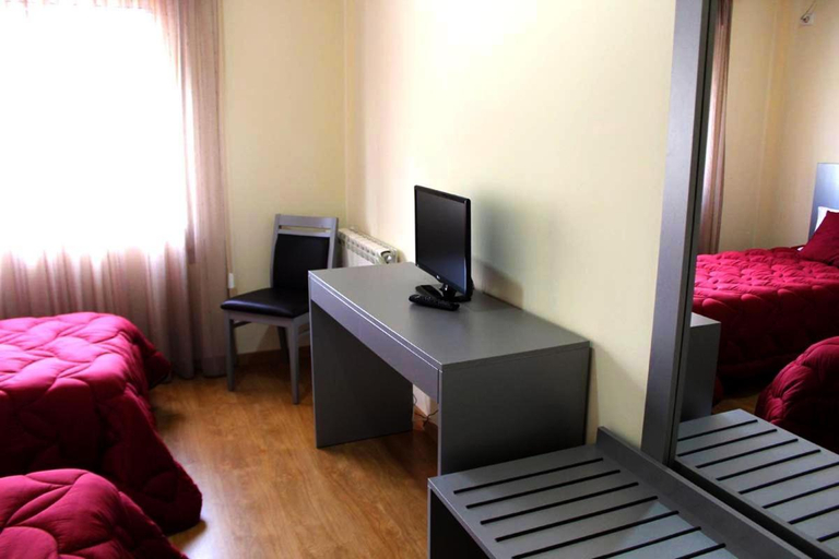 Bedroom 1, Hotel Jorge V, Mirandela