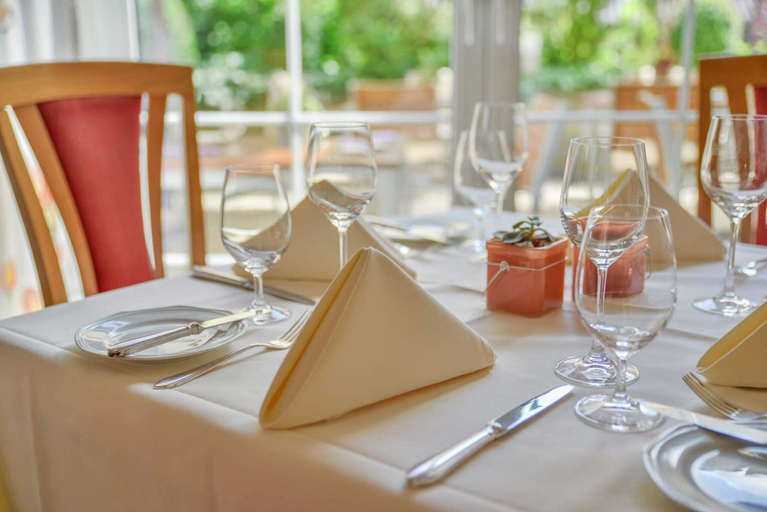 Restaurant 4, Mayers Waldhorn Zwischen Reutlingen Und Tv Bingen, Tübingen