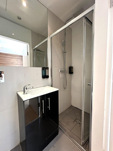 Bathroom 4, Room Home Stay, London