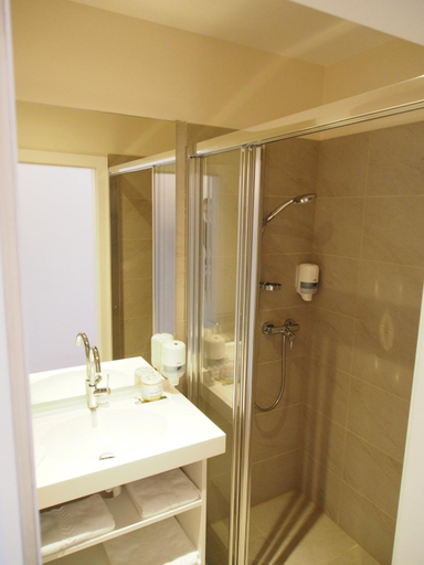 Bathroom 4, Stadthotel Zur Goldenen Krone, Weiz