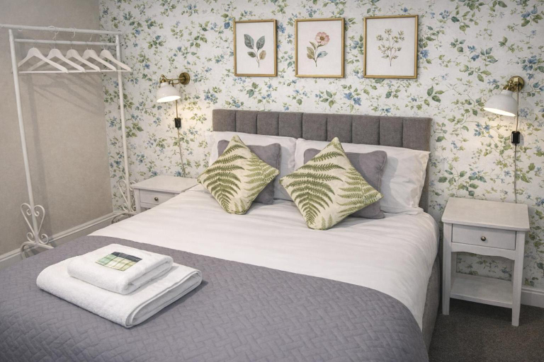 Bedroom 2, The Milford Arms, London