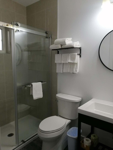 Bathroom 4, Alpine Inn & Suites, Columbia-Shuswap
