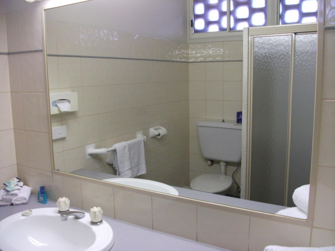 Bathroom, Overlander Hotel Motel, Shepparton