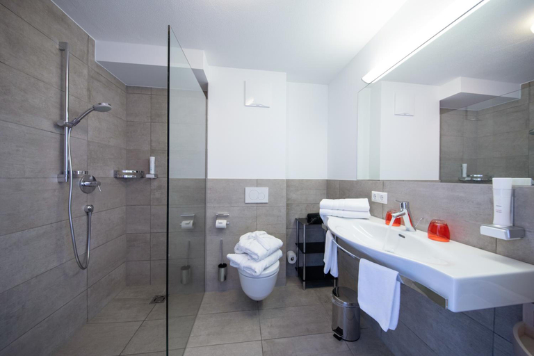 Bathroom, Schmiedhof Alm, Zell am See