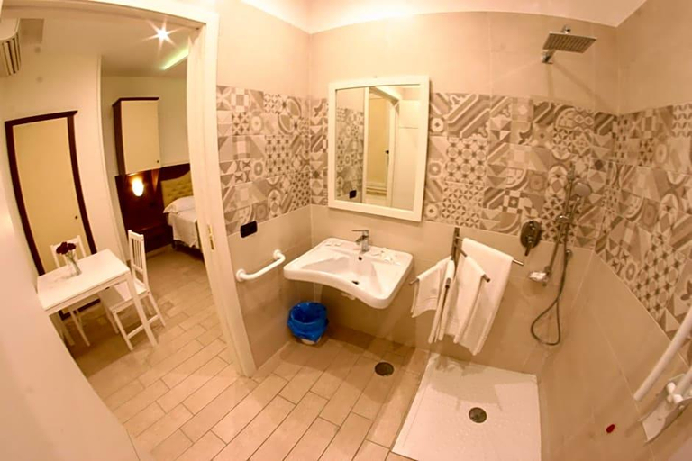 Bathroom 5, Hotel Chic, Napoli