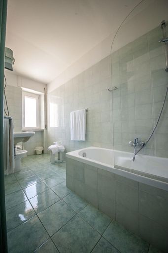 Bathroom 5, Hotel Murano, Cosenza