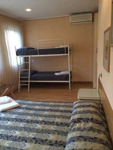 Bedroom 3, Hotel Concordia, Como