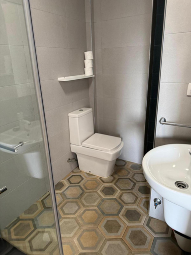 Bathroom 3, Albergue Alfonso Ii, A Coruña