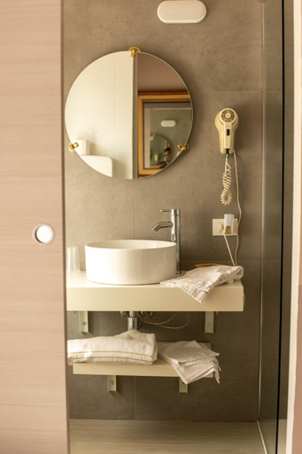 Bathroom 3, La Sosta Hotel, Brescia