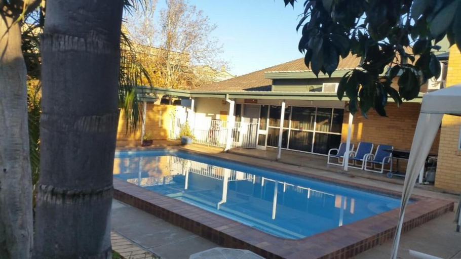 Sport & Beauty 5, Gateway Motor Inn, Narrandera