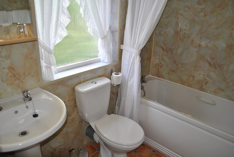 Bathroom, Willowbank Hotel, North Ayrshire