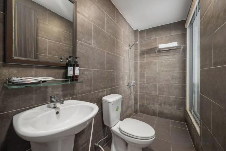 Bathroom 3, AOA Danang Beach Hotel, Da Nang