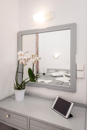 Others 5, Kristall Suites, Crete
