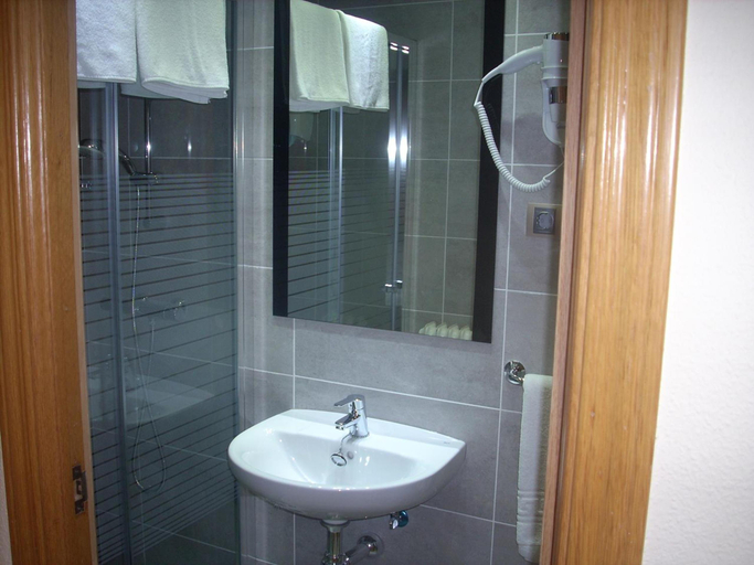Bathroom 3, Hotel Corona De Castilla, Salamanca