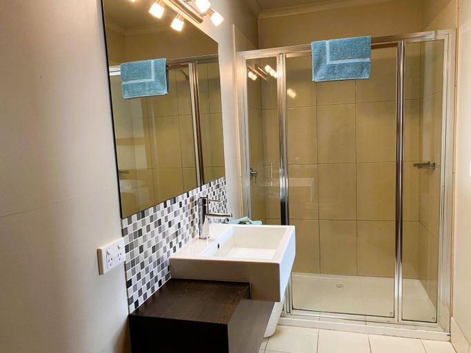 Bathroom 4, Dalvue Motel, Corangamite - North