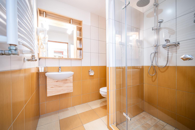 Bathroom 4, Go Ociniec Molo, Mrągowo