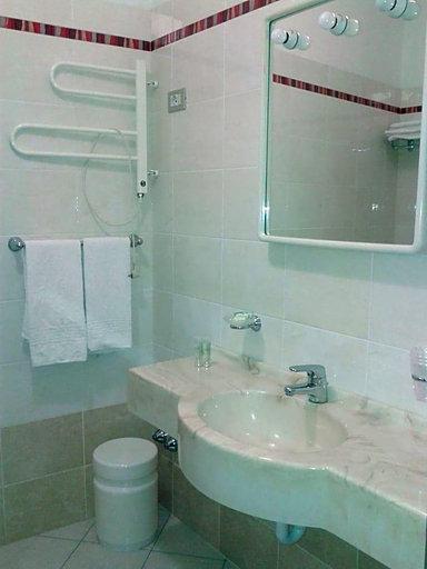 Bathroom 5, Hotel Zenith, Ravenna
