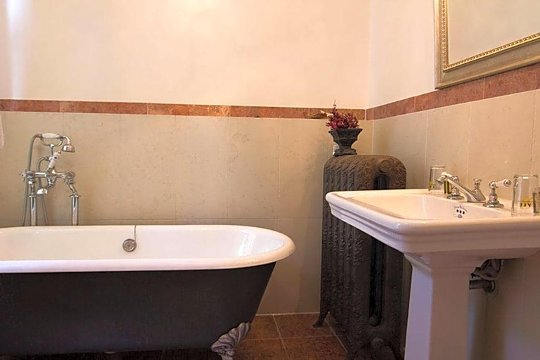 Bathroom 5, Hotel Mariandl, München