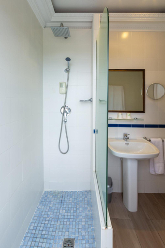 Bathroom 5, Hotel Marixa, Álava