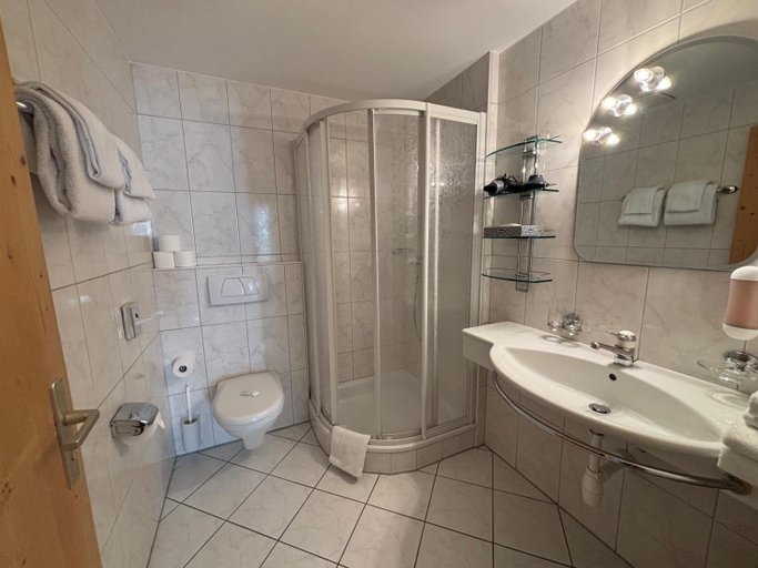 Bathroom 3, Hotel Postigliun Andiast, Surselva