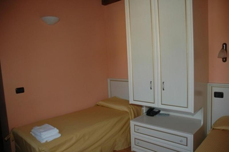 Bedroom 3, Albergo Montenerone, Pesaro E Urbino