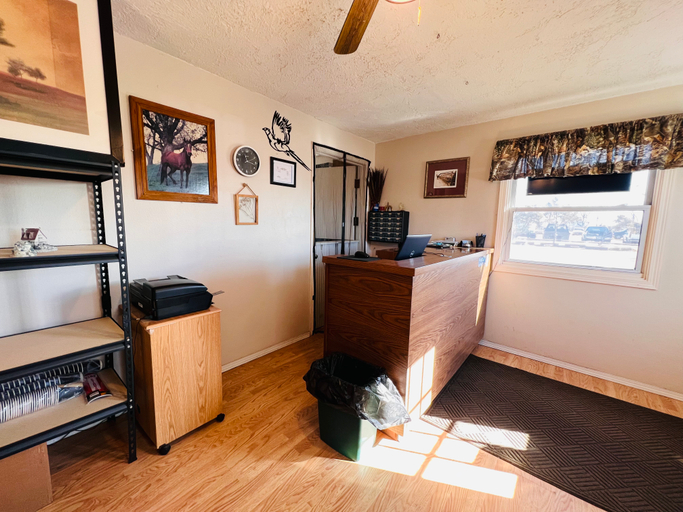 Lobby 2, Dew Drop Inn Motel by OYO Miller SD, Hand
