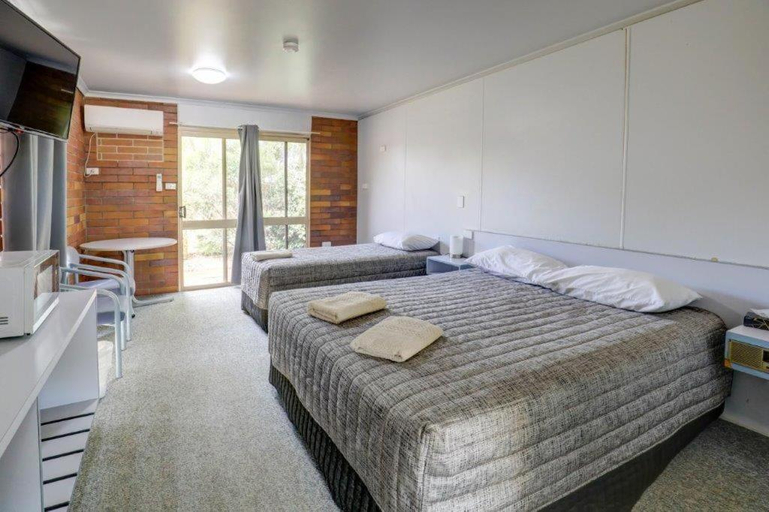 Bedroom 3, Tambo Mill Motel & Caravan Park, Tambo