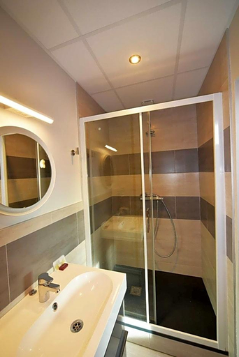 Bathroom 4, Cafe De Paris, Aveyron