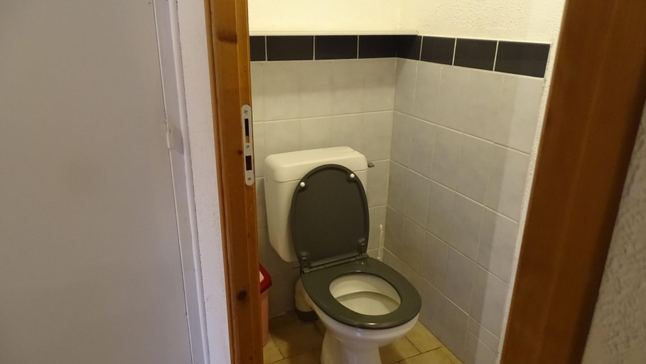 Bathroom 3, Les Ga Tes De Petrocoriis, Dordogne