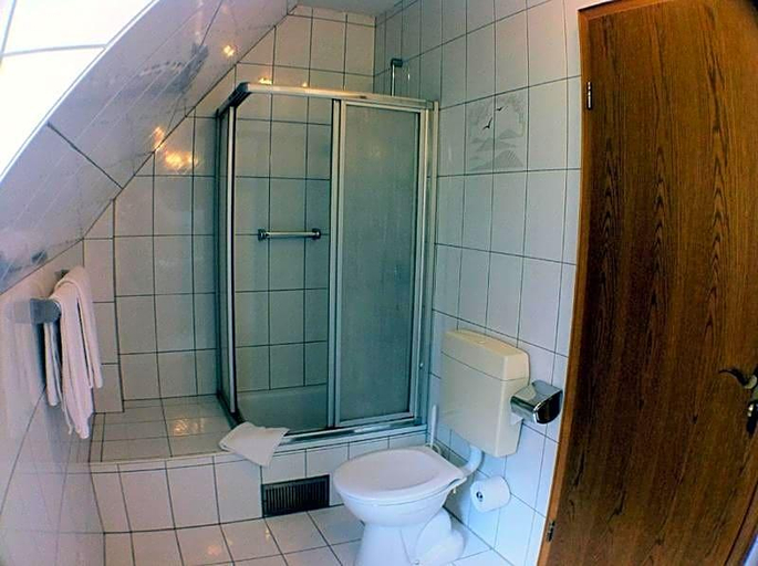 Bathroom 4, Landgasthof Scheubel, Erlangen-Höchstadt